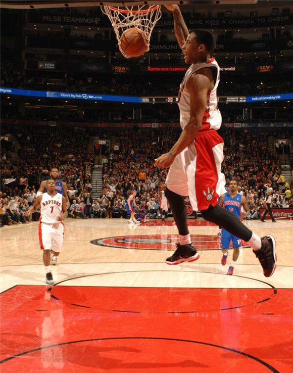 她没有丝毫 她没有丝毫