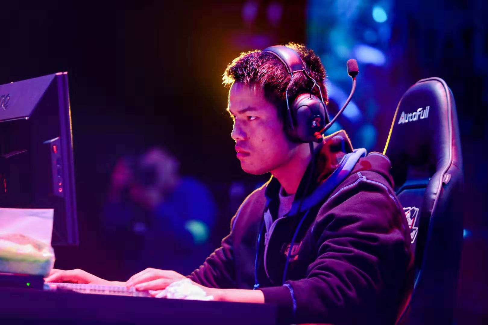 继续在欧洲 继续在欧洲